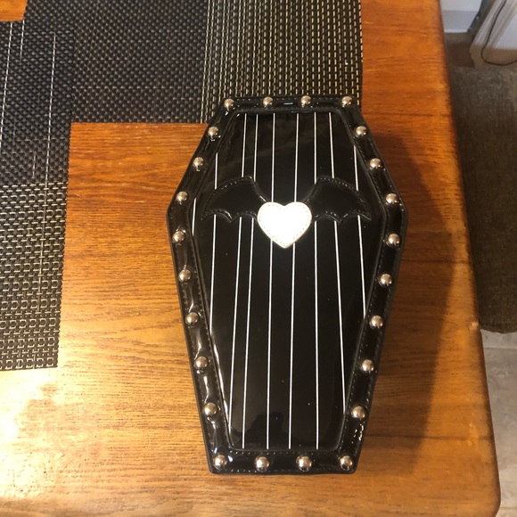 RARE Pre Loved Total R.I.P. Off Coffin Purse - Picture 4 of 10